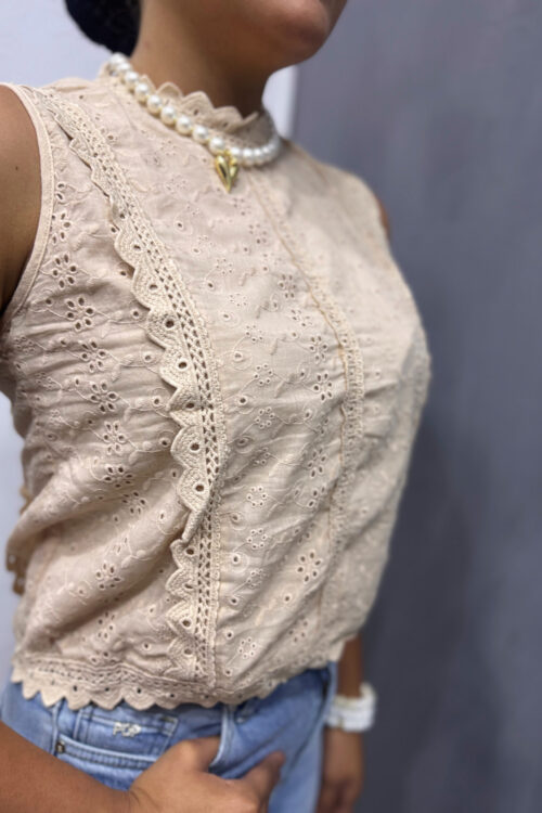 Blusa con detalles de encaje