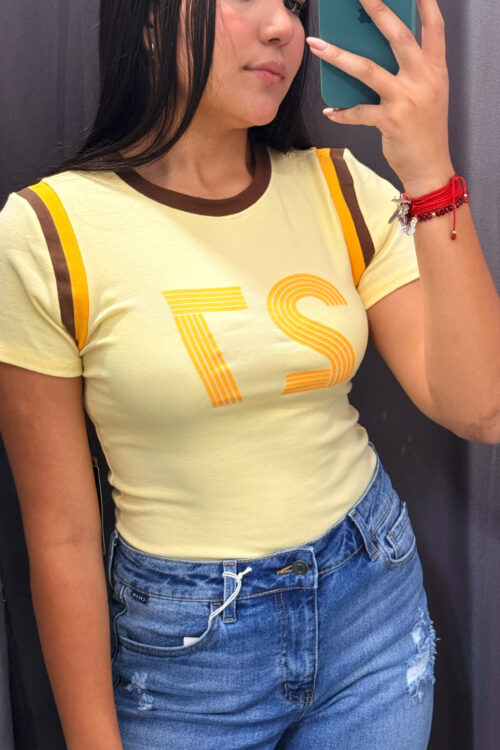 Y-shirt amarilla de número