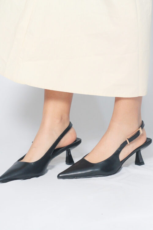 Stilettos con tacón bajo negro